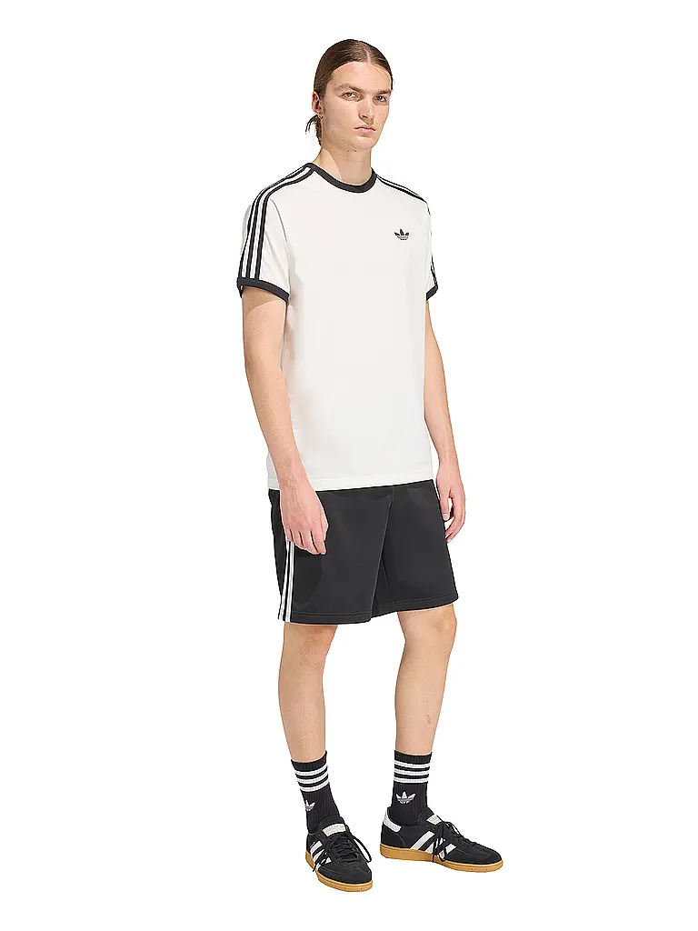 ADIDAS ORIGINALS | Camiseta
Marca: ADIDAS ORIGINALS
Color: blanco
Categorías: Moda, Hombre

Largo de manga: Manga corta
Escote: Cuello redondo
Material: Jersey, Algodón
Diseño: Liso, Rayas
Corte (ropa exterior): Regular
Detalles: Logo | Blanco