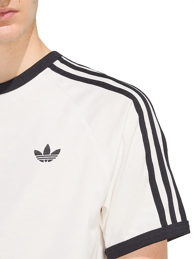 ADIDAS ORIGINALS | Camiseta
Marca: ADIDAS ORIGINALS
Color: blanco
Categorías: Moda, Hombre

Largo de manga: Manga corta
Escote: Cuello redondo
Material: Jersey, Algodón
Diseño: Liso, Rayas
Corte (ropa exterior): Regular
Detalles: Logo | Blanco
