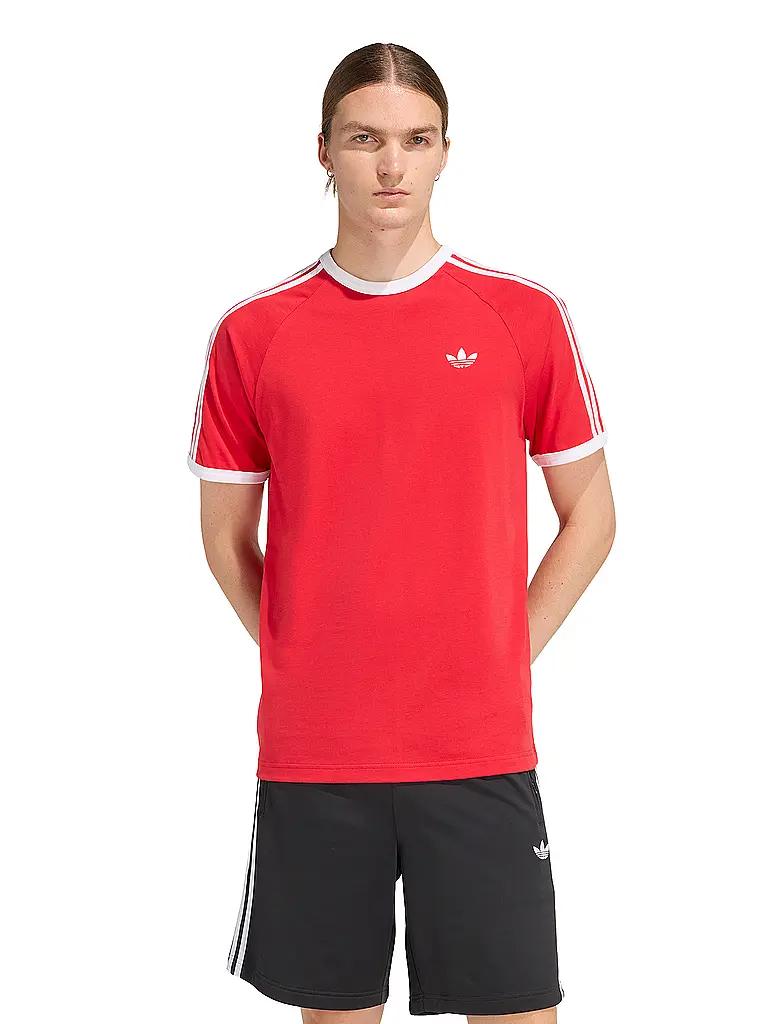 ADIDAS ORIGINALS | Camiseta
Marca: ADIDAS ORIGINALS
Color: rojo
Categorías: Moda, Hombre

Largo de manga: Manga corta
Escote: Cuello redondo
Material: Jersey, Algodón
Diseño: Liso, Rayas
Corte (ropa exterior): Regular
Detalles: Logo | Rojo