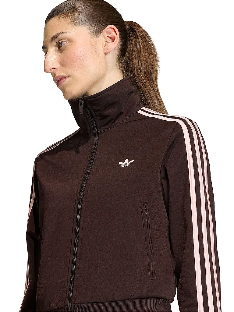 ADIDAS ORIGINALS | Chaqueta de chándal FB CLASSIC TT
Marca: ADIDAS ORIGINALS
Color: marrón
Categorías: Moda, Mujer

Largo de manga: Manga larga
Material: Felpa, Poliéster / Poliamida
Forma del cuello: Cuello alto
Diseño: Liso, Rayas
Corte (Prenda exterior): Regular
Det | 