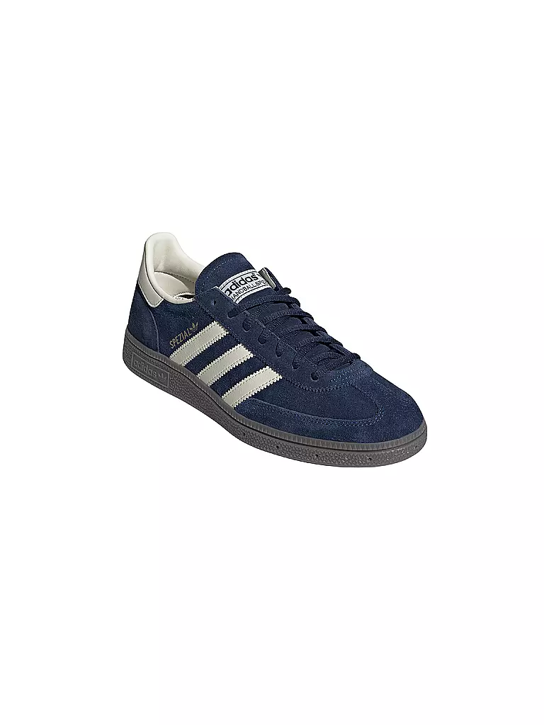 ADIDAS ORIGINALS | Nombre del producto: Zapatilla HANDBALL SPEZIAL
Marca: ADIDAS ORIGINALS
Color: azul oscuro
Categorías: Moda, Hombre

Material: Sintético, Textil, Mezcla, Cuero
Estampado: Logotipo
Estilo: , Moda joven
Altura del tacón: Tacón plano | 