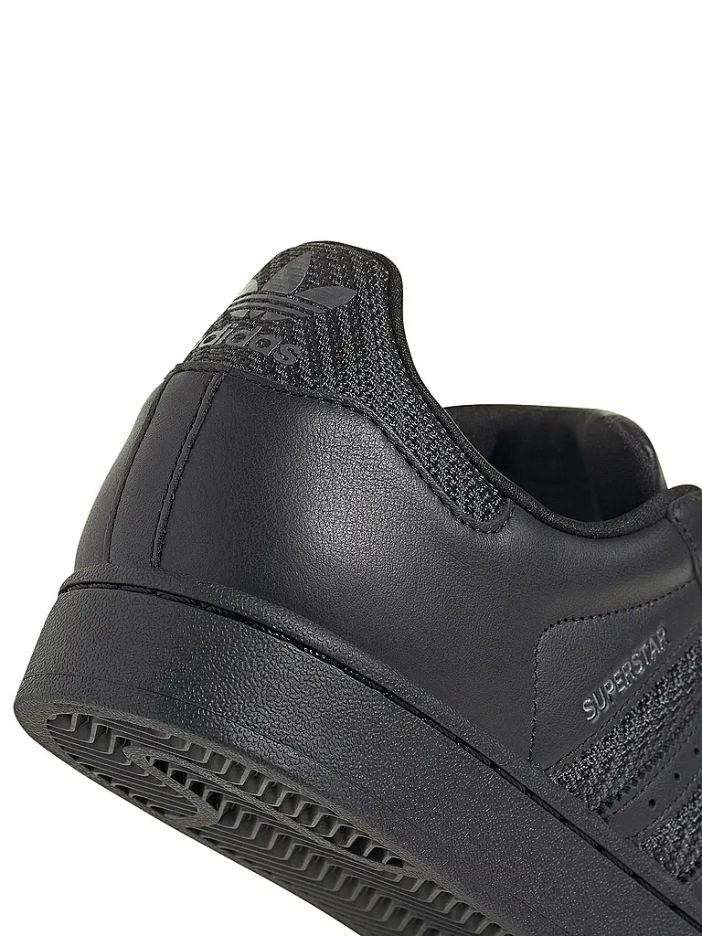 ADIDAS ORIGINALS | Sneaker SUPERSTAR II
Marca: ADIDAS ORIGINALS
Color: negro
Categorías: Moda, Hombre
Material: Cuero
Detalles: Logo
Altura del tacón: Tacón plano |