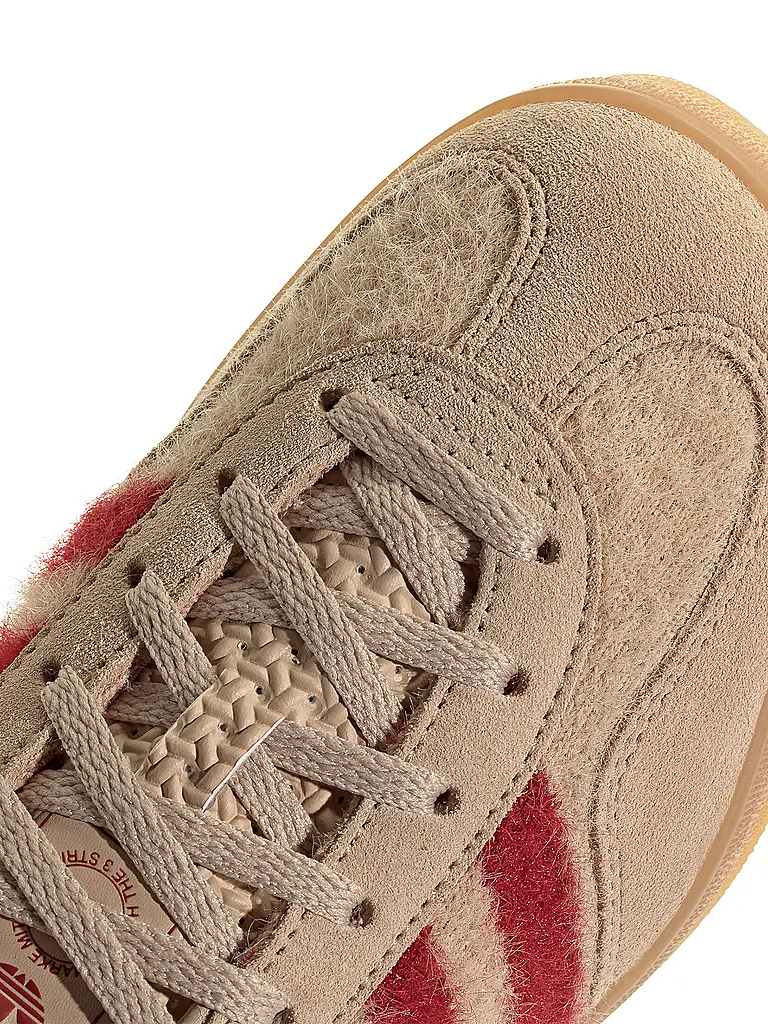 ADIDAS ORIGINALS | Zapatillas GAZELLE
Marca: ADIDAS ORIGINALS
Color: beige
Categorías: Moda, Mujer

Material: Cuero, Piel sintética
Estampado: Logotipo
Altura del tacón: Tacón plano | 