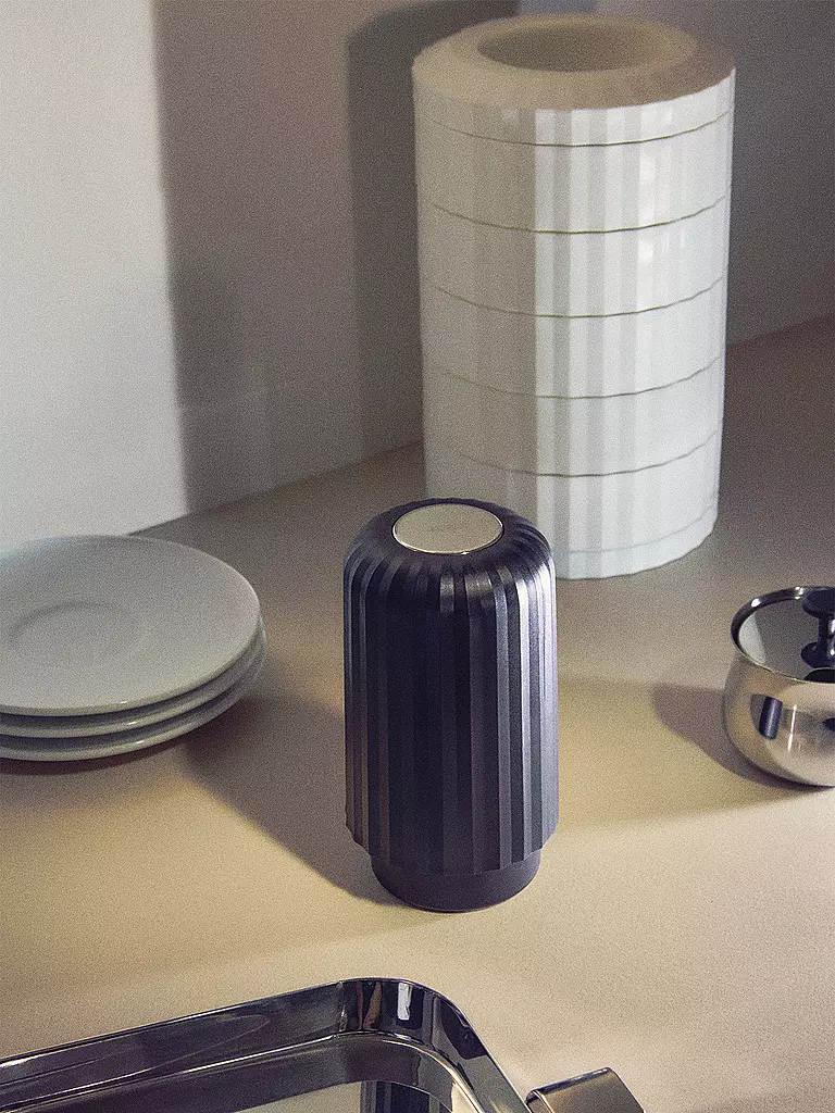 ALESSI | Triturador de cápsulas PLISSE Negro | Negro