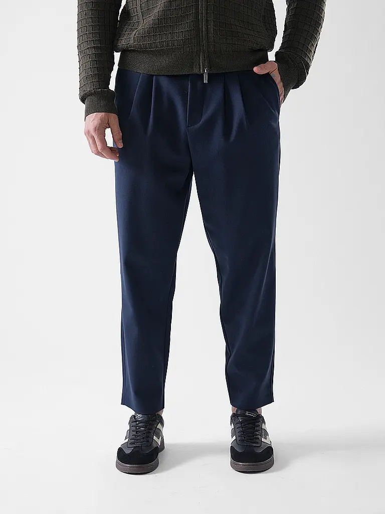 ALPHATAURI | Chino PAVO | 