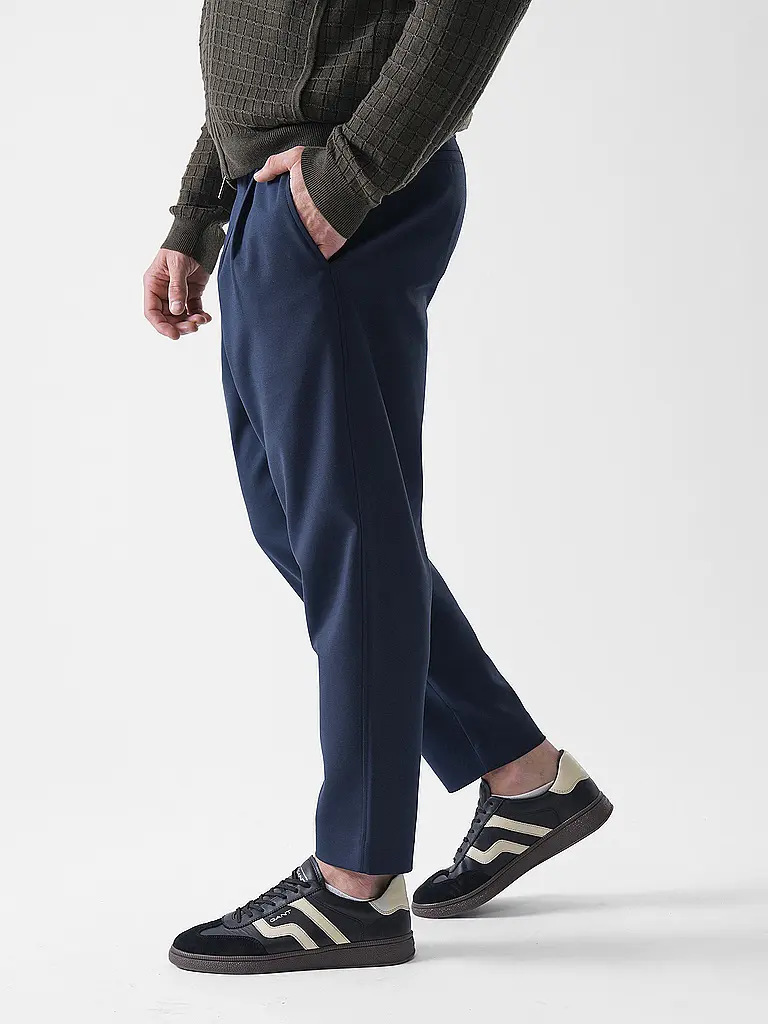 ALPHATAURI | Chino PAVO | 