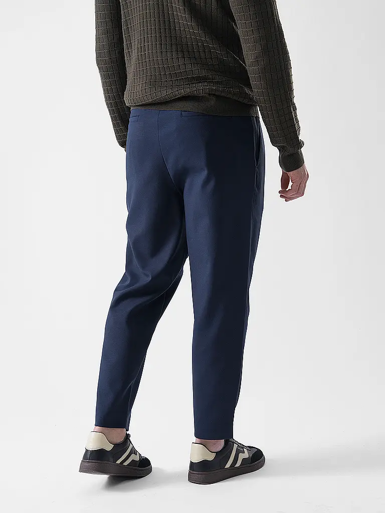 ALPHATAURI | Chino PAVO | 
