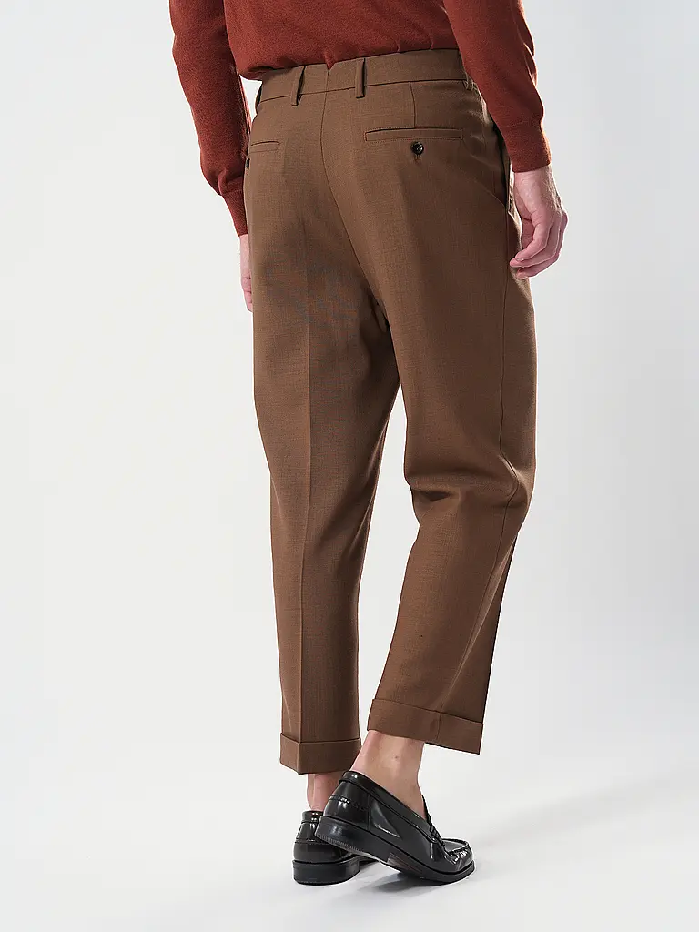 AMI PARIS | Chino corte zanahoria | Camel
