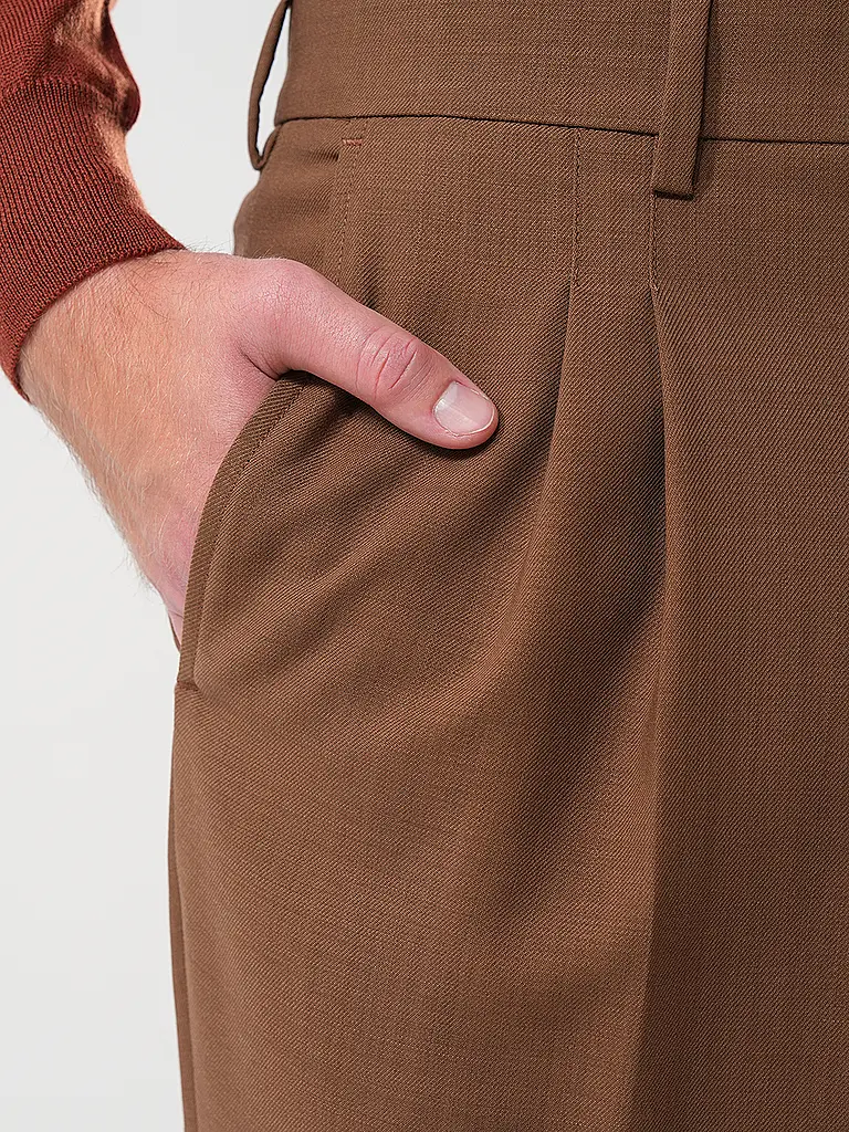 AMI PARIS | Chino corte zanahoria | Camel