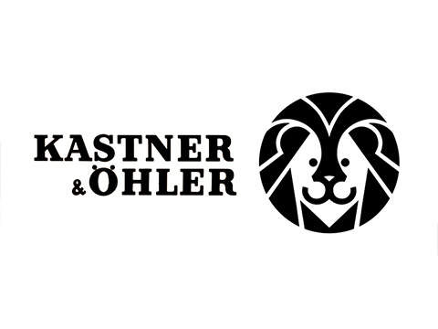 Logo mit dem Text „KASTNER & ÖHLER“ in fetten Buchstaben neben einem stilisierten schwarz-weißen geometrischen Design, das an ein abstraktes Tiergesicht erinnert.