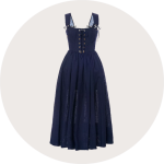 Ein marineblaues, ärmelloses, knöchellanges Kleid mit tailliertem Mieder, Schnürung an der Vorderseite, breiten Trägern und einem gerafften, fließenden Rock wird vor einem hellbeigen, kreisförmigen Hintergrund gezeigt.