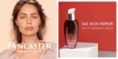 A la izquierda se ve a una mujer con expresión neutral. A la derecha, un frasco de Lancaster 365 Skin Repair Youth Renewal Serum sobre un pedestal blanco con un fondo rojo. El texto dice "Lancaster Vive con la Luz" y "365 Skin Repair Youth Renewal Serum".