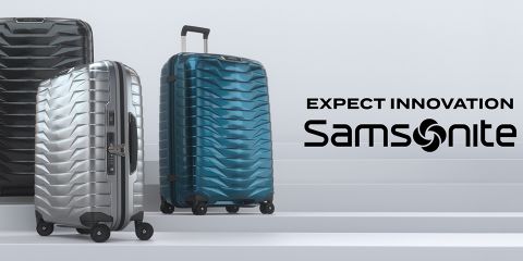 Tres maletas Samsonite en plata, negro y azul están en una escalera. En el lado derecho de la imagen está el texto "Expect Innovation Samsonite".