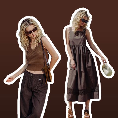 Dos mujeres con cabello rubio rizado llevan vestidos de verano marrones: una con un top corto de punto y pantalones, la otra con un vestido midi sin mangas y un sombrero.