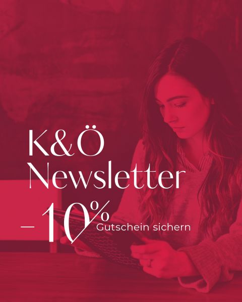 Una mujer lee en una tableta. La imagen está superpuesta en rojo. El texto dice "Newsletter de K&Ö - Consigue un cupón de -10%", lo que indica una oferta de descuento para los suscriptores del boletín.
