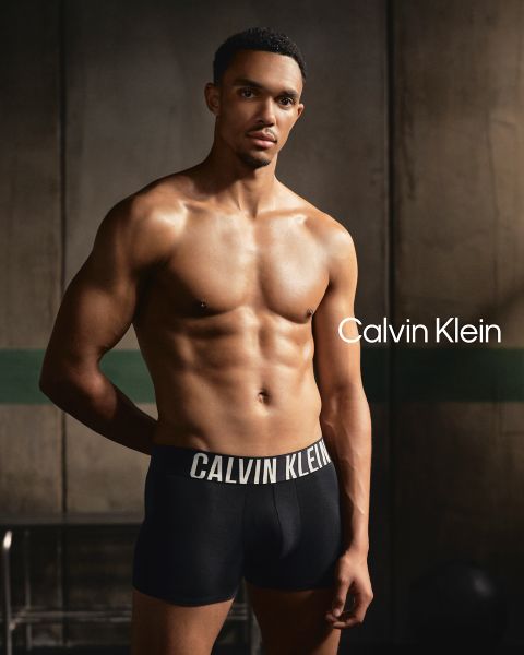 Un hombre posa para una foto.