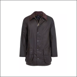 Eine dunkelbraune, mittellange gewachste Jacke mit Cordkragen, Druckknöpfen vorne, zwei großen Vordertaschen mit Klappen und langen Ärmeln auf einfarbig weißem Grund.