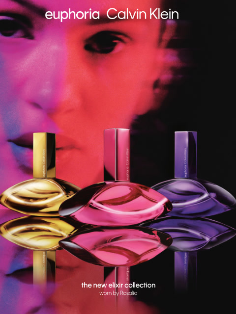 Se ven cuatro frascos esmerilados de Calvin Klein CK One frente a un fondo claro. Los frascos llevan la inscripción gris "ck one" y cierres plateados.