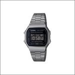 Eine silberne Casio Digital-Armbanduhr mit rechteckigem Zifferblatt, schwarzem Display und Metallgliederband, die die Zeit 10:58:50 AM anzeigt. Die Uhr verfügt über Alarm-, Chronographen- und Beleuchtungsfunktionen.