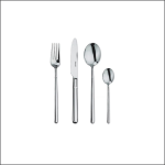 Vier Silberbesteckteile - Gabel, Messer, Esslöffel und Teelöffel - sind ordentlich nebeneinander auf einem schlichten weißen Hintergrund angeordnet.