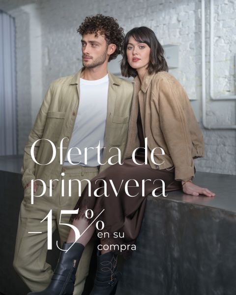 Dos personas elegantes con atuendos neutros están sentadas en un mostrador. El texto dice: "Oferta de primavera -15% en su compra" (Oferta de primavera -15% en su compra).