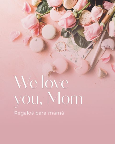 Rosas rosadas, macarons y un cuaderno sobre un fondo rosa pastel con el texto: "Te queremos, mamá. Regalos para mamá.".