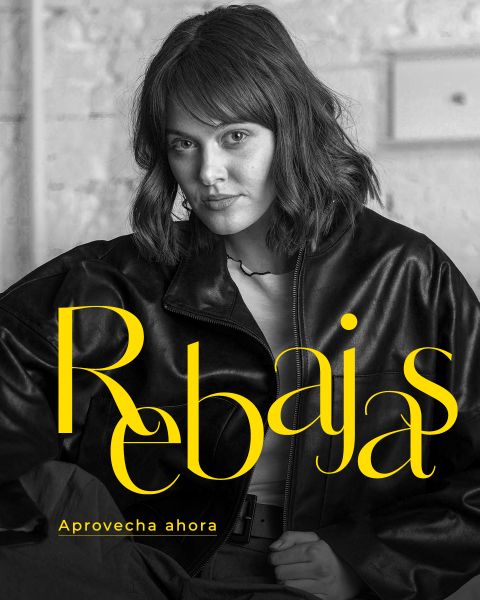Foto en blanco y negro de una mujer con chaqueta de cuero, con letras amarillas "Rebajas" y "Aprovecha ahora".