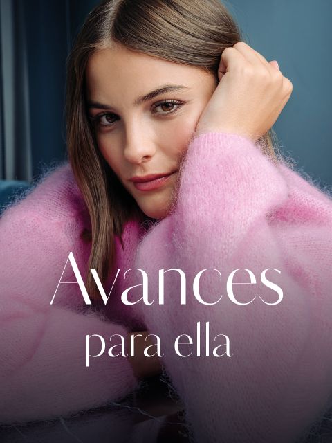 Una mujer con un suéter rosa y esponjoso apoya la cabeza en la mano. El texto dice: «Avances para ella».