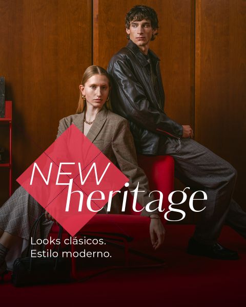 Una mujer con un traje a cuadros sentada en una silla roja; detrás de ella hay un hombre con una chaqueta de cuero. El texto dice: "NUEVA tradición. Looks clásicos. Estilo moderno.".