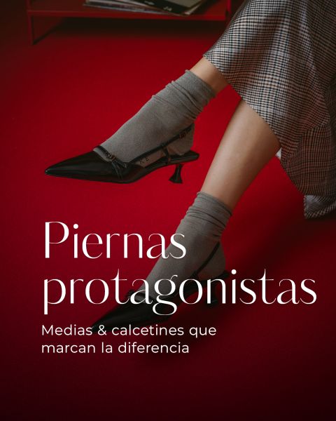 Una persona lleva calcetines grises, zapatos de tacón negros y una falda a cuadros sobre un suelo rojo. Un texto en español destaca el efecto de los calcetines y las medias.