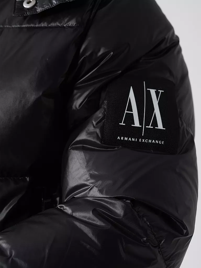 ARMANI EXCHANGE | Chaqueta de plumas
Marca: ARMANI EXCHANGE
Color: negro
Categorías: Moda, Hombre

Largo de manga: Manga larga
Material: Poliéster / Poliamida, Pluma
Forma del cuello: Capucha, Cuello alto
Diseño: Liso
Corte (Prenda exterior): Suelto
Estilo: Casual
Detal | 