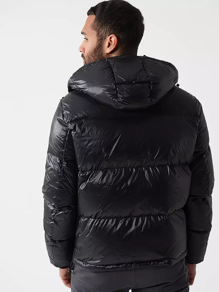 ARMANI EXCHANGE | Chaqueta de plumas
Marca: ARMANI EXCHANGE
Color: negro
Categorías: Moda, Hombre

Largo de manga: Manga larga
Material: Poliéster / Poliamida, Pluma
Forma del cuello: Capucha, Cuello alto
Diseño: Liso
Corte (Prenda exterior): Suelto
Estilo: Casual
Detal | 