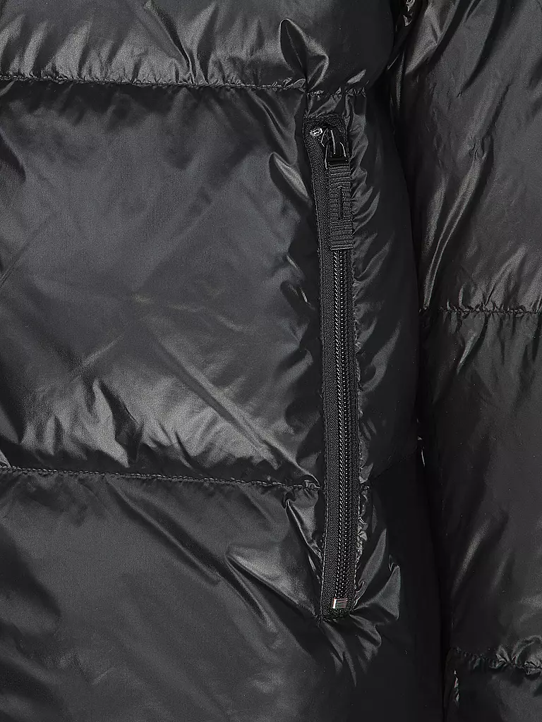 ARMANI EXCHANGE | Chaqueta de plumas
Marca: ARMANI EXCHANGE
Color: negro
Categorías: Moda, Hombre

Largo de manga: Manga larga
Material: Poliéster / Poliamida, Pluma
Forma del cuello: Capucha, Cuello alto
Diseño: Liso
Corte (Prenda exterior): Suelto
Estilo: Casual
Detal | 