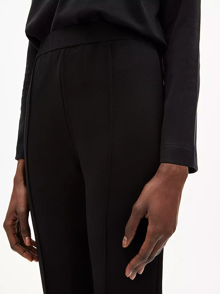 ARMEDANGELS | Hose Flared Fit LEYLAARI | Negro