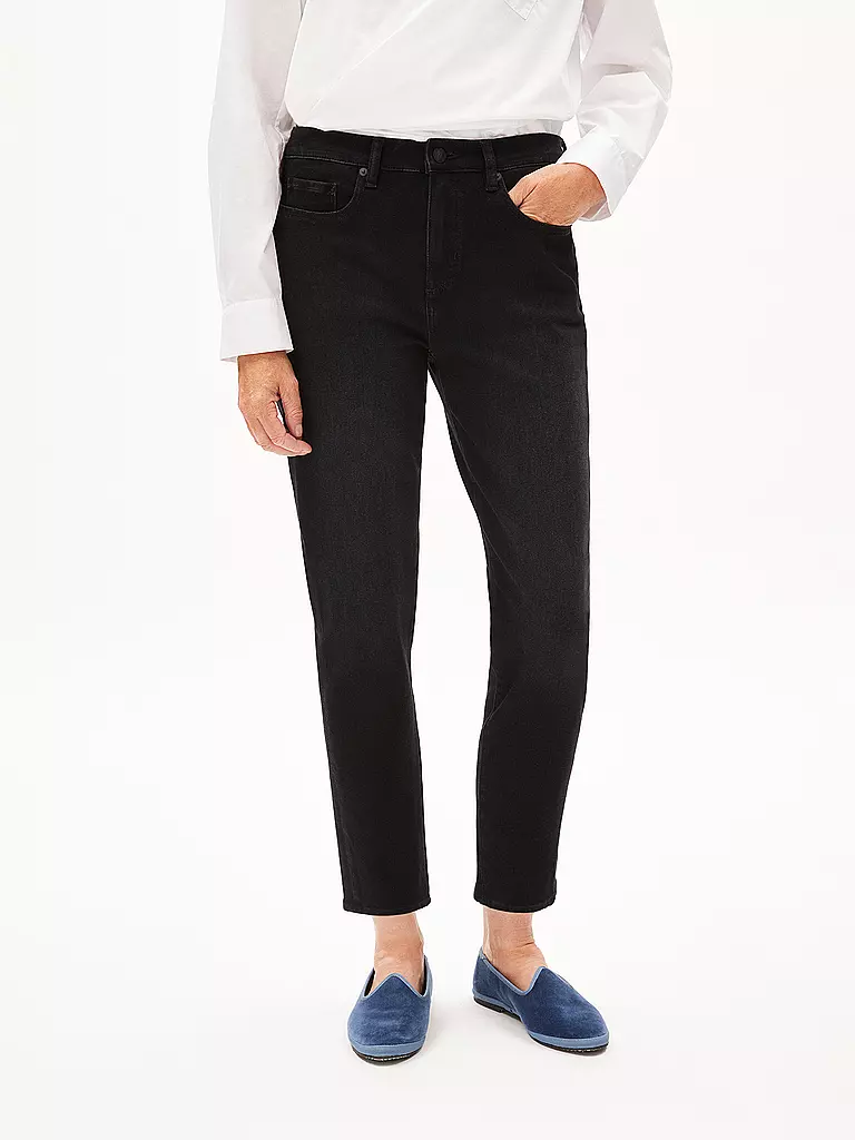 ARMEDANGELS | Jeans Boyfriend Fit 7/8 CAYAA TARPA | Negro
