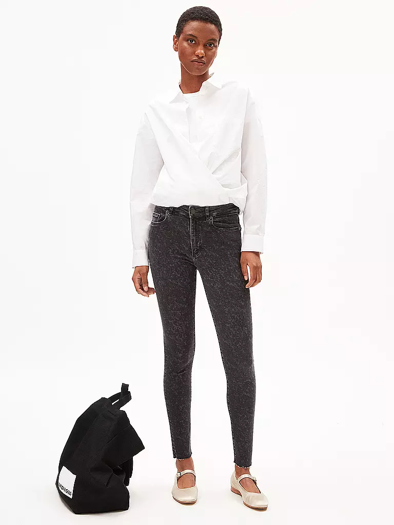 ARMEDANGELS | Jeans TILLAA X RÅ HEM | Negro