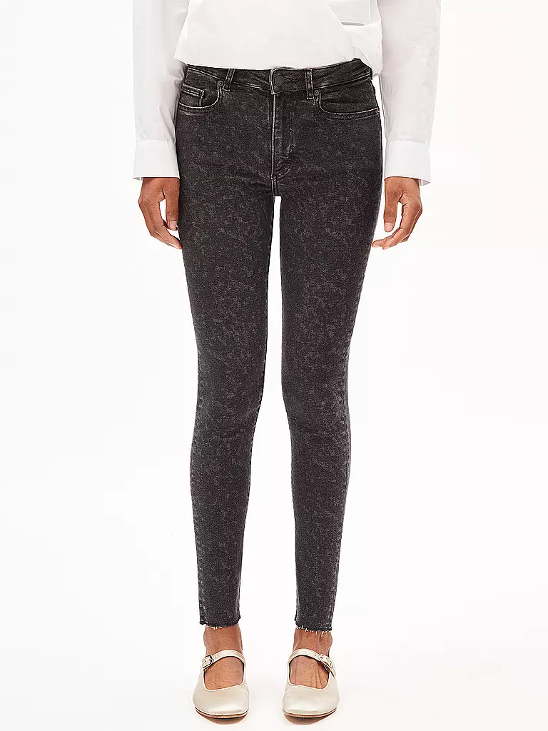 ARMEDANGELS | Jeans TILLAA X RÅ HEM | Negro