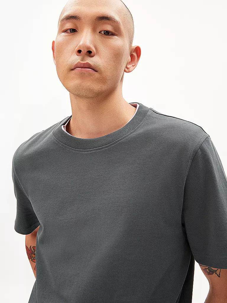 ARMEDANGELS | T-Shirt MAARKOS | Verde oscuro