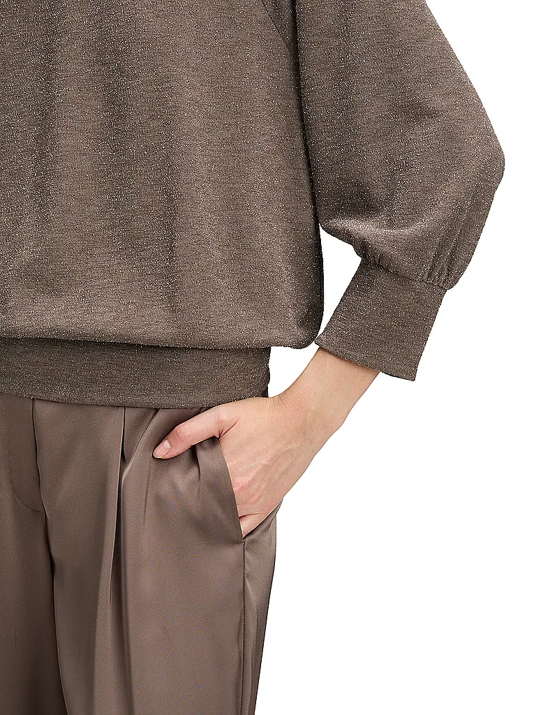 BETTY BARCLAY | Shirt
Marca: BETTY BARCLAY
Color: marrón
Categorías: Moda, Mujer
Etiquetas: Tallas grandes
Largo de manga: Manga 3/4
Escote: Cuello barco
Material: Jersey, Poliéster / Poliamida, Elástico
Diseño: Unicolor
Corte (Prenda superior): Suelto
Detalles: Co |