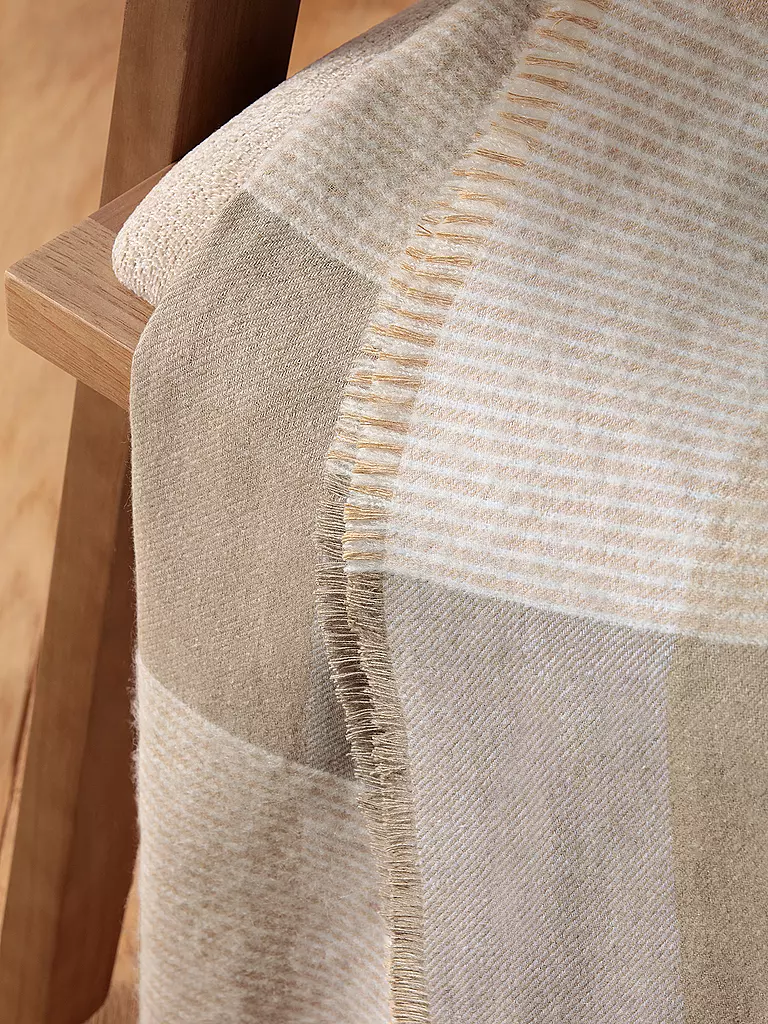 BIEDERLACK | Tagesdecke - Plaid 130x170cm WHITE SANDSATION White Boucle | Camel