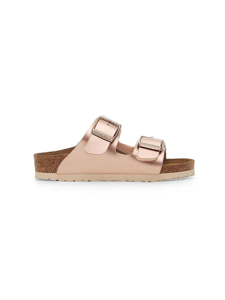BIRKENSTOCK | Nombre del producto: Sandalias ARIZONA para niños
Marca: BIRKENSTOCK
Color: cobre
Categorías: Moda, Niños, Niñas

Material: Cuero
Estampado: Metálico
Estilo: Puro
Altura del tacón: Tacón plano | Cobre