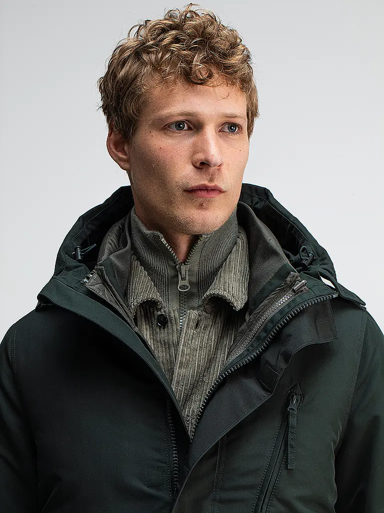 BUTCHER OF BLUE | Parka GALENA
Marca: BUTCHER OF BLUE
Color: verde oscuro
Categorías: Moda,Hombre
Material: Poliéster / Poliamida
Forma del cuello: Capucha
Estampado: Liso
Corte (Prenda exterior): Regular
Detalles: Bolsillos laterales, Cordón, 3 en 1, Resistente al agu |