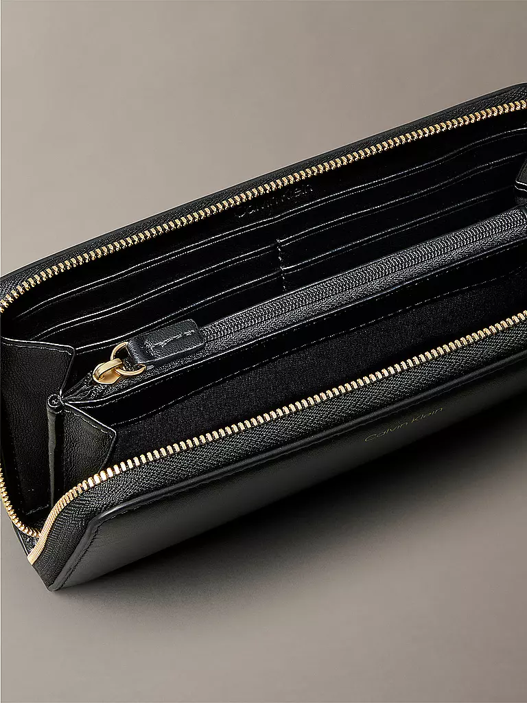 CALVIN KLEIN | Monedero CK PULLER Large |