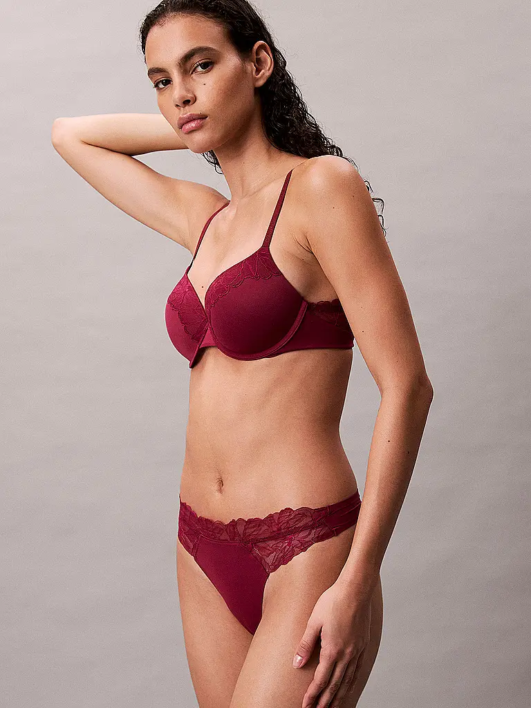 CALVIN KLEIN | String rojo | 
