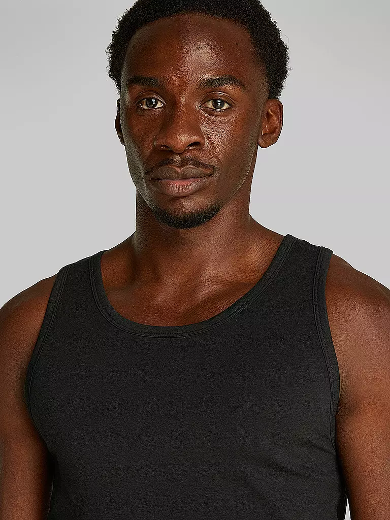 CALVIN KLEIN | Tanktop Paquete de 3 negro
Marke: CALVIN KLEIN
Farbe: schwarz
Kategorien: Mode,Herren
Tags: Multi Pack

Ärmellänge: Ohne Arm
Ausschnitt: Rundhalsausschnitt
Material: Jersey,Baumwolle,Polyester / Polyamid,Stretch
Musterung: Unifarben
Passform (Oberbeklei | 