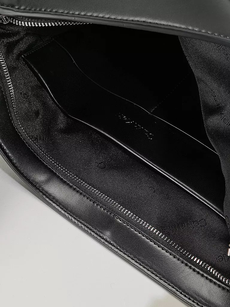 CALVIN KLEIN | Tasche - Hobe EMBOSSED Medium  | Negro