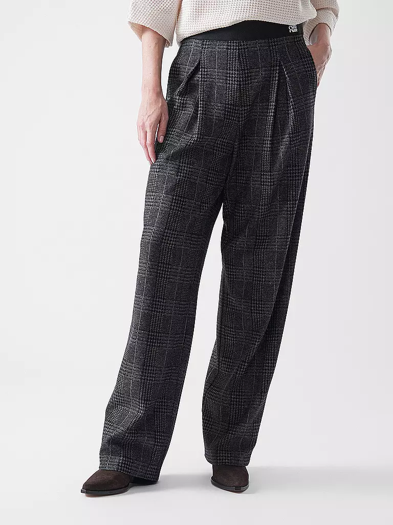 CAMBIO | Chino ELEONOR JOGG | 