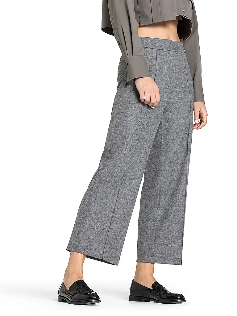 CAMBIO | Nombre del producto: Culotte CAMERON
Marca: CAMBIO
Color: gris
Categorías: Moda, Mujer

Material: Lana, Poliéster / Poliamida
Largo (Pantalones/Jeans): Largo 7/8
Estilo: Glamour
Altura de la cintura: Cintura media
Detalles: Pierna ancha, Jaspeado | Gris