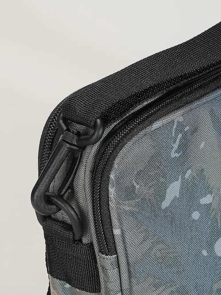 CARHARTT WIP | Bolso ESSENTIALS BAG Small | Oliva