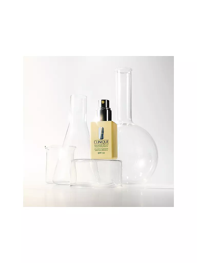 CLINIQUE | Crema facial - DRAMATICALLY DIFFERENT Moisturizing Lotion+ SPF50 75ml | Sin color